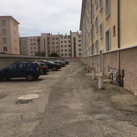 Privee Dans Partagee-lyon 8 Santy-mermoz-pinel Séjour chez l'habitant