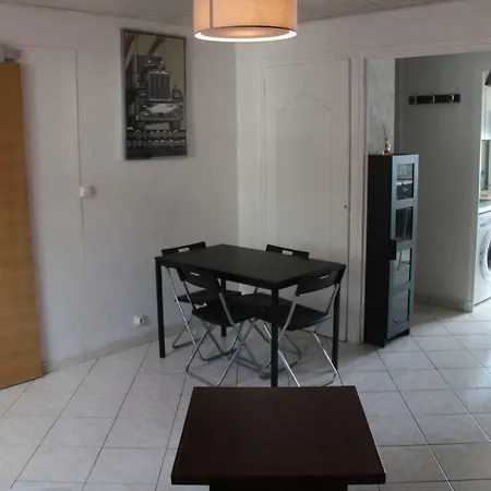 Privee Dans Partagee-lyon 8 Santy-mermoz-pinel Séjour chez l'habitant Lyon